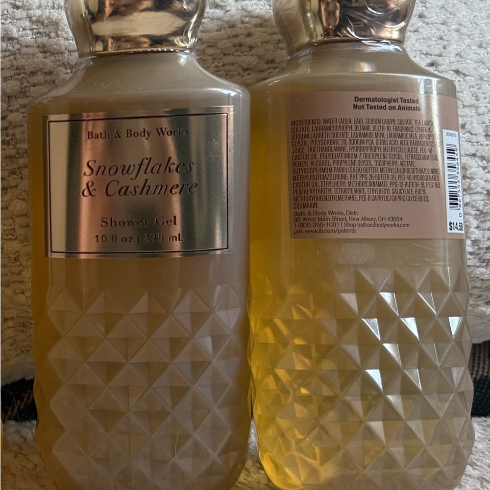 Bath & Body Works Snowflakes & Cashmere Shower Gel - Cream & Gold